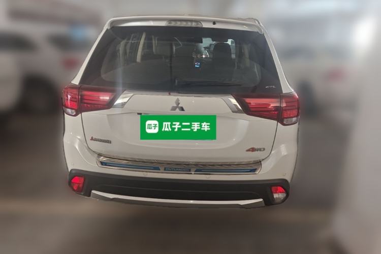 Used Mitsubishi Outlander 2016 2.4L 4x4 Luxury Edition 7-Seater Rear