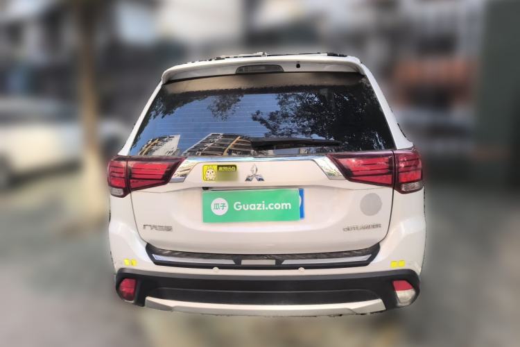 Used Mitsubishi Outlander 2016 2.4L 4x4 Luxury Edition 7-Seater Rear