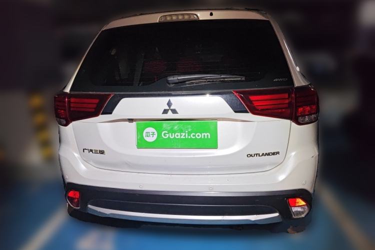 Used Mitsubishi Outlander 2016 2.4L 4x4 Luxury Edition 7-Seater Rear