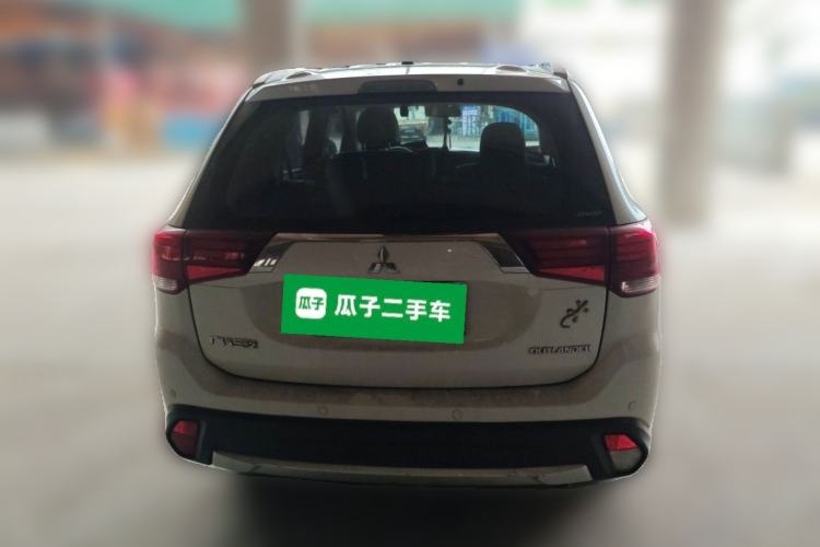 Used Mitsubishi Outlander 2016 2.4L 4x4 Luxury Edition 7-Seater Rear
