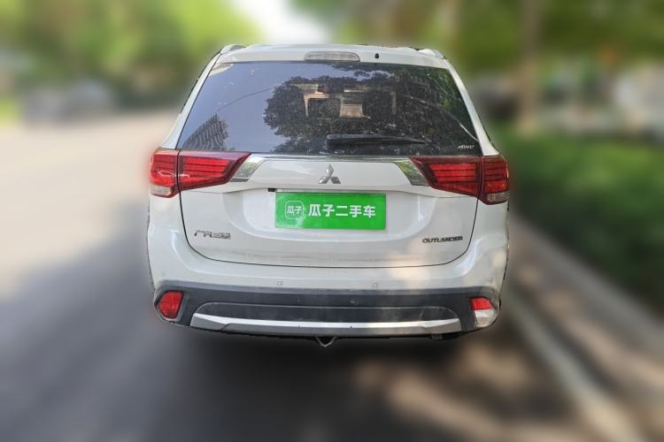 Used Mitsubishi Outlander 2016 2.4L 4x4 Elite Edition 5 Seats Rear
