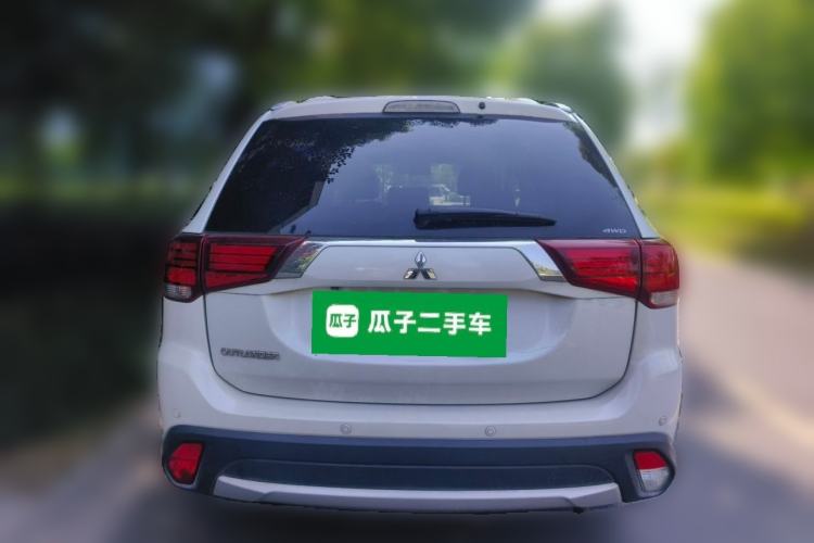 Used Mitsubishi Outlander 2016 2.4L 4x4 Elite Edition 7-Seater Rear