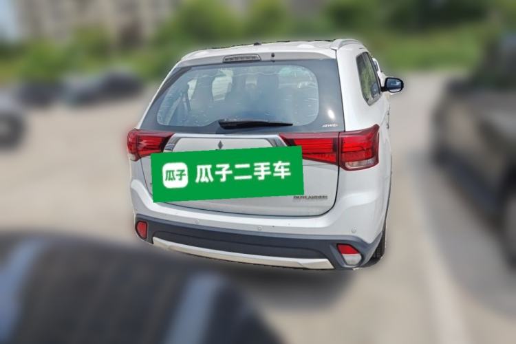 Used Mitsubishi Outlander 2016 2.4L 4x4 Luxury Edition 7-Seater Rear