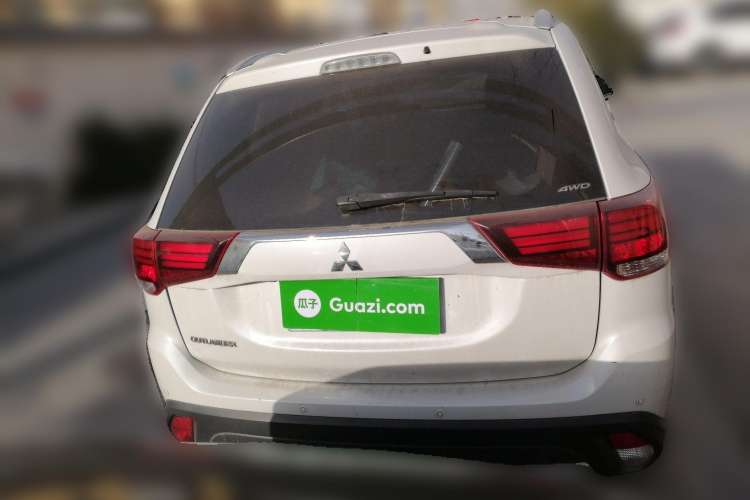 Used Mitsubishi Outlander 2016 2.4L 4x4 Elite Edition 7-Seater Rear