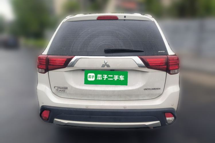 Used Mitsubishi Outlander 2016 2.4L 4x4 Elite Edition 5 Seats Rear
