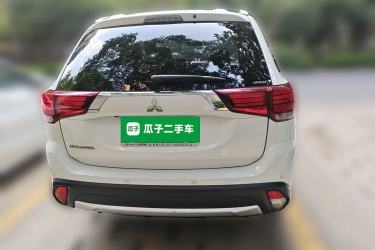 Used Mitsubishi Outlander 2016 2.4L 4x4 Elite Edition 7-Seater Rear