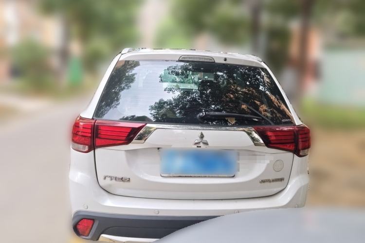 Used Mitsubishi Outlander 2016 2.4L 4x4 Luxury Edition 7-Seater Rear