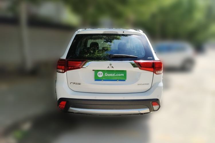 Used Mitsubishi Outlander 2016 2.4L 4x4 Elite Edition 5 Seats Rear