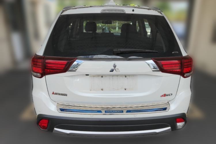Used Mitsubishi Outlander 2016 2.4L 4x4 Luxury Edition 7-Seater Rear