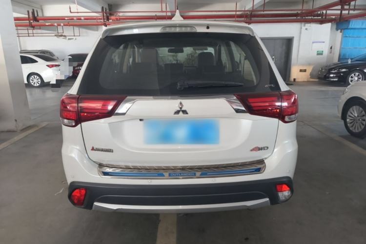 Used Mitsubishi Outlander 2016 2.4L 4x4 Luxury Edition 7-Seater Rear