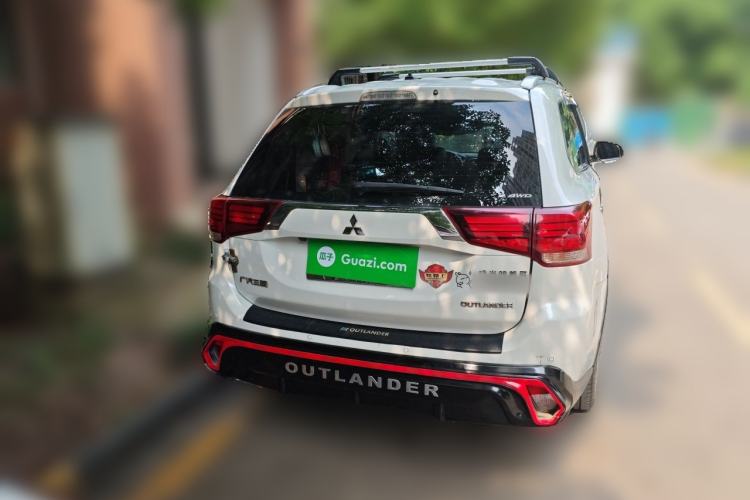 Used Mitsubishi Outlander 2016 2.4L 4x4 Luxury Edition 7-Seater Rear