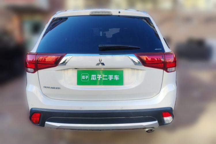 Used Mitsubishi Outlander 2016 2.4L 4x4 Elite Edition 5 Seats Rear