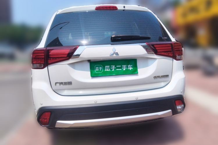 Used Mitsubishi Outlander 2016 2.4L 4x4 Luxury Edition 7-Seater Rear