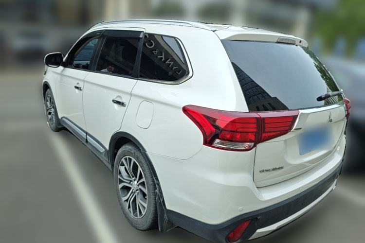 Used Mitsubishi Outlander 2016 2.4L 4x4 Elite Edition 5 Seats Rear Left 45 Deg