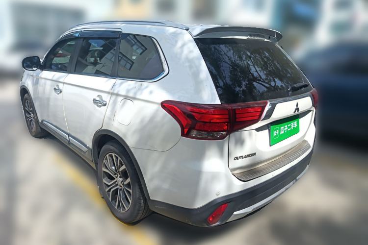 Used Mitsubishi Outlander 2016 2.4L 4x4 Elite Edition 7-Seater Rear Left 45 Deg