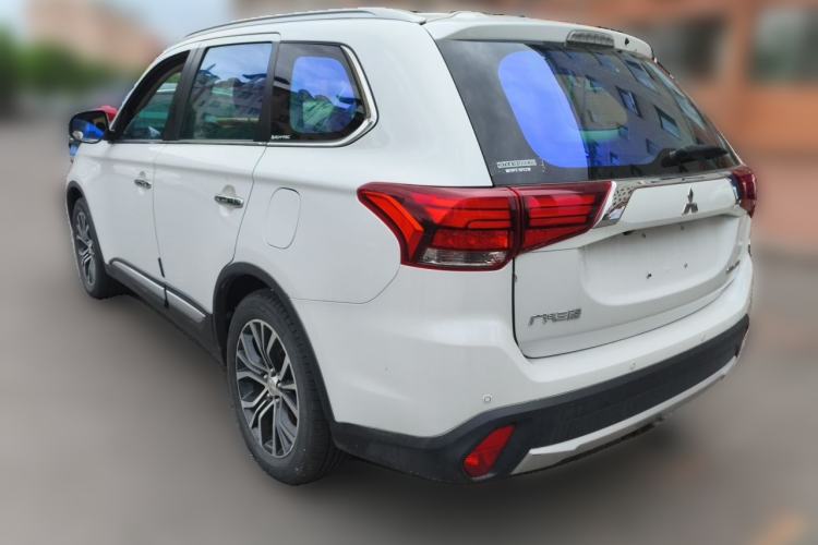 Used Mitsubishi Outlander 2016 2.4L 4x4 Elite Edition 5 Seats Rear Left 45 Deg