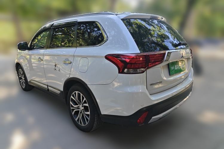 Used Mitsubishi Outlander 2016 2.4L 4x4 Elite Edition 5 Seats Rear Left 45 Deg