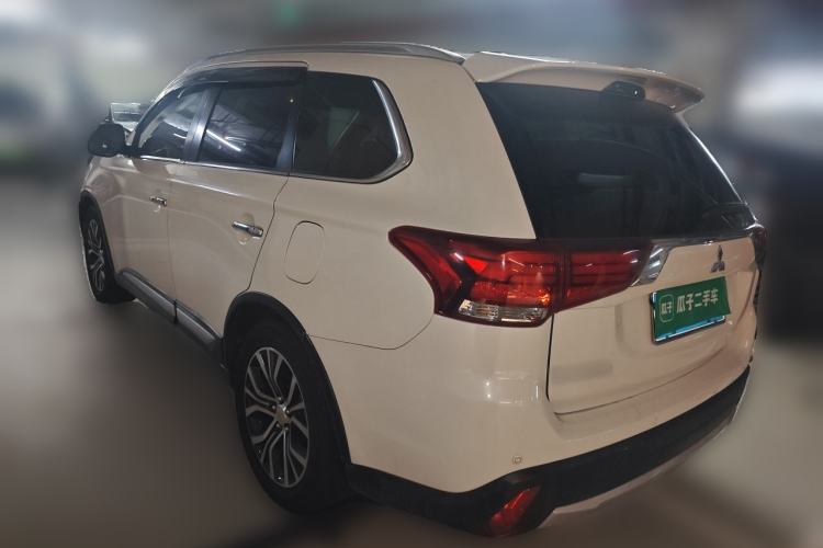 Used Mitsubishi Outlander 2016 2.4L 4x4 Elite Edition 5 Seats Rear Left 45 Deg