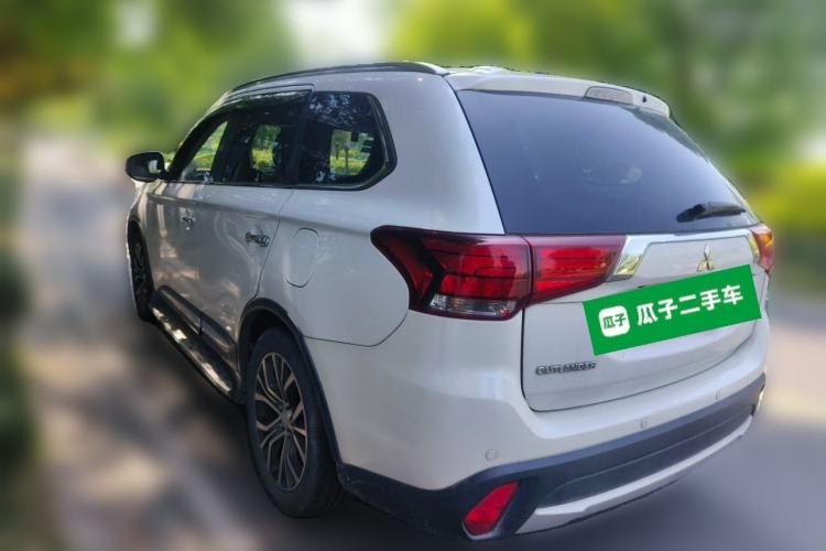 Used Mitsubishi Outlander 2016 2.4L 4x4 Elite Edition 7-Seater Rear Left 45 Deg
