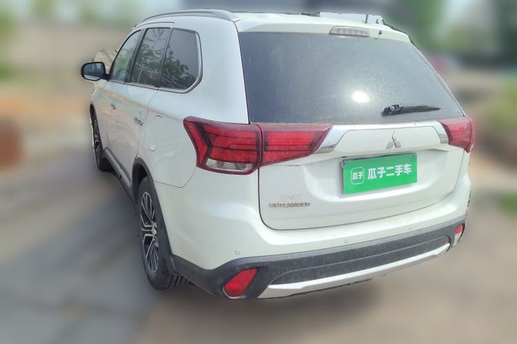 Used Mitsubishi Outlander 2016 2.4L 4x4 Elite Edition 5 Seats Rear Left 45 Deg