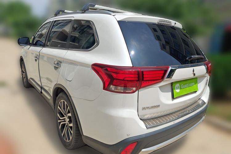 Used Mitsubishi Outlander 2016 2.4L 4x4 Elite Edition 5 Seats Rear Left 45 Deg