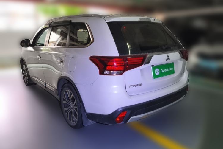 Used Mitsubishi Outlander 2016 2.4L 4x4 Elite Edition 5 Seats Rear Left 45 Deg
