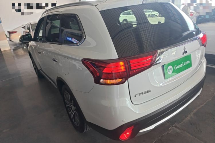 Used Mitsubishi Outlander 2016 2.4L 4x4 Elite Edition 5 Seats Rear Left 45 Deg