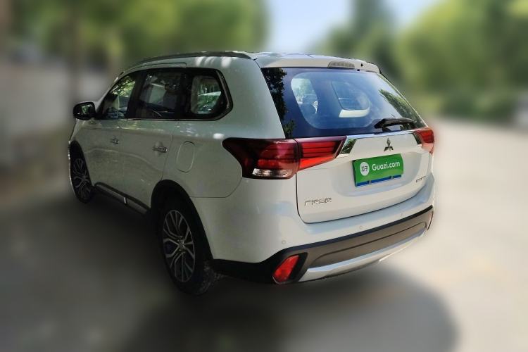 Used Mitsubishi Outlander 2016 2.4L 4x4 Elite Edition 5 Seats Rear Left 45 Deg