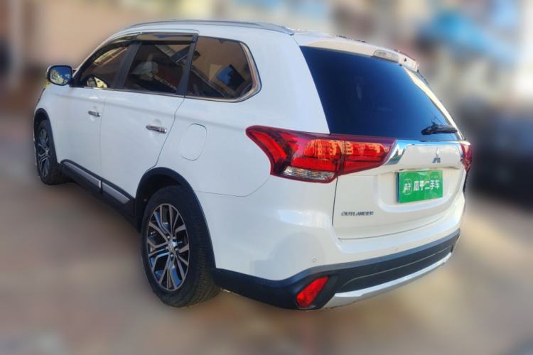Used Mitsubishi Outlander 2016 2.4L 4x4 Elite Edition 5 Seats Rear Left 45 Deg
