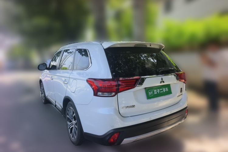 Used Mitsubishi Outlander 2016 2.4L 4x4 Elite Edition 5 Seats Rear Left 45 Deg