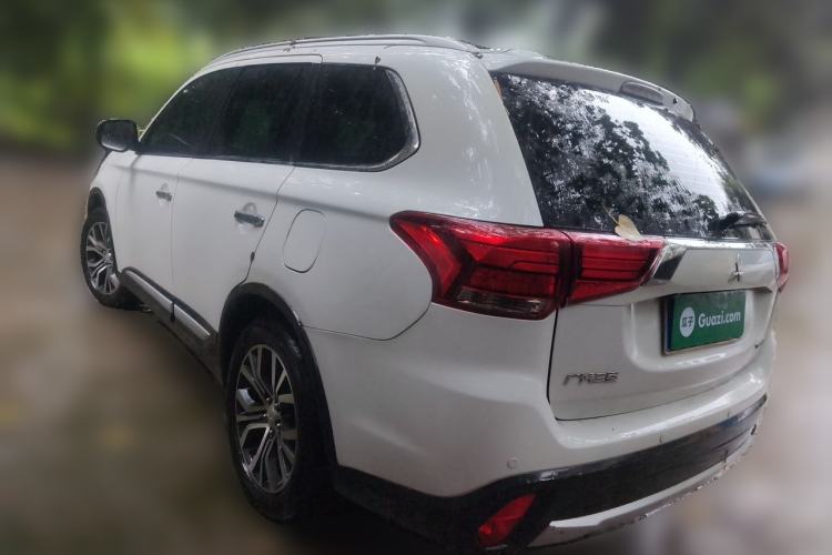 Used Mitsubishi Outlander 2016 2.4L 4x4 Elite Edition 5 Seats Rear Left 45 Deg