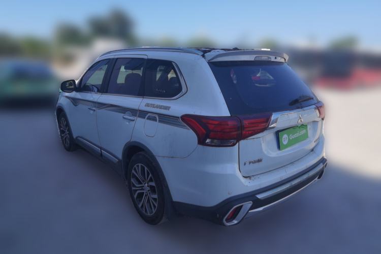 Used Mitsubishi Outlander 2016 2.4L 4x4 Luxury Edition 7-Seater Rear Left 45 Deg