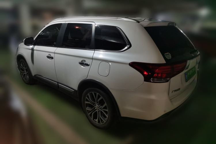 Used Mitsubishi Outlander 2016 2.4L 4x4 Elite Edition 5 Seats Rear Left 45 Deg