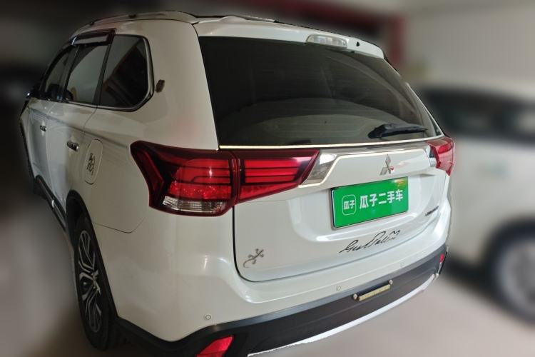 Used Mitsubishi Outlander 2016 2.4L 4x4 Elite Edition 5 Seats Rear Left 45 Deg