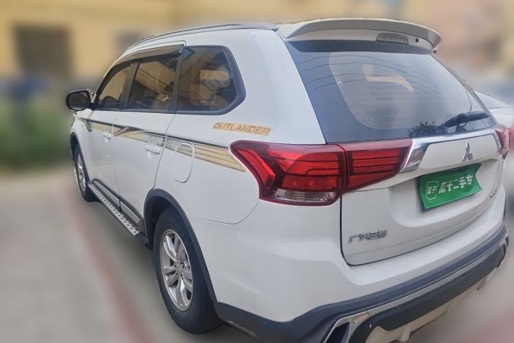 Used Mitsubishi Outlander 2016 2.0L Two-Wheel Drive Fashion Edition 5 Seats Rear Left 45 Deg