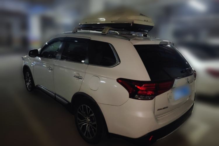Used Mitsubishi Outlander 2016 2.4L 4x4 Elite Edition 7-Seater Rear Left 45 Deg