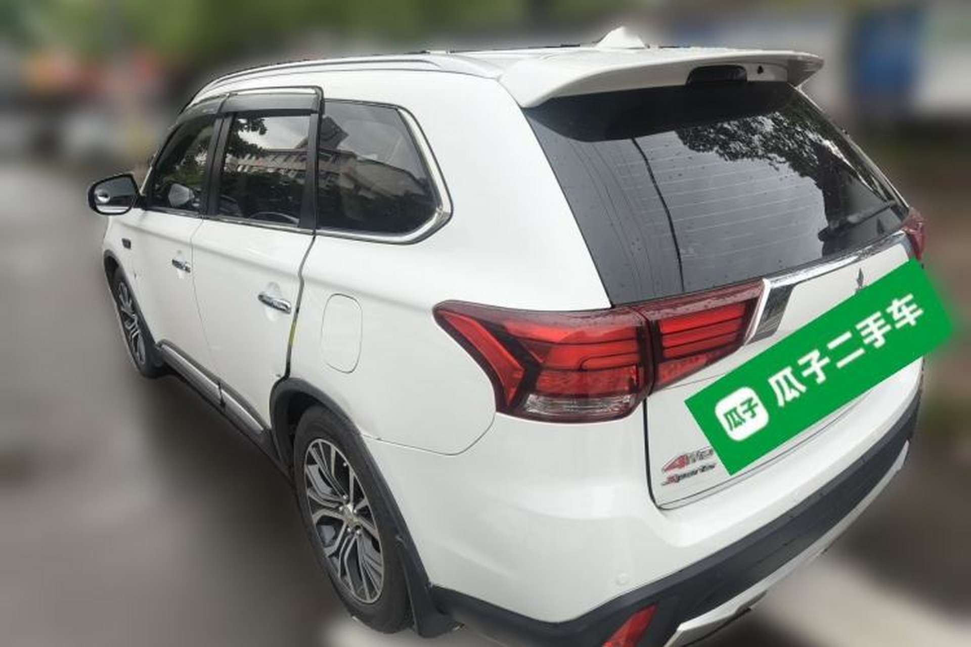 Used Mitsubishi Outlander 2016 2.4L 4x4 Luxury Edition 7-Seater Rear Left 45 Deg