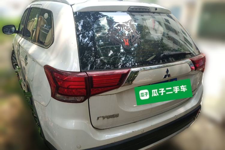 Used Mitsubishi Outlander 2016 2.4L 4x4 Luxury Edition 7-Seater Rear Left 45 Deg