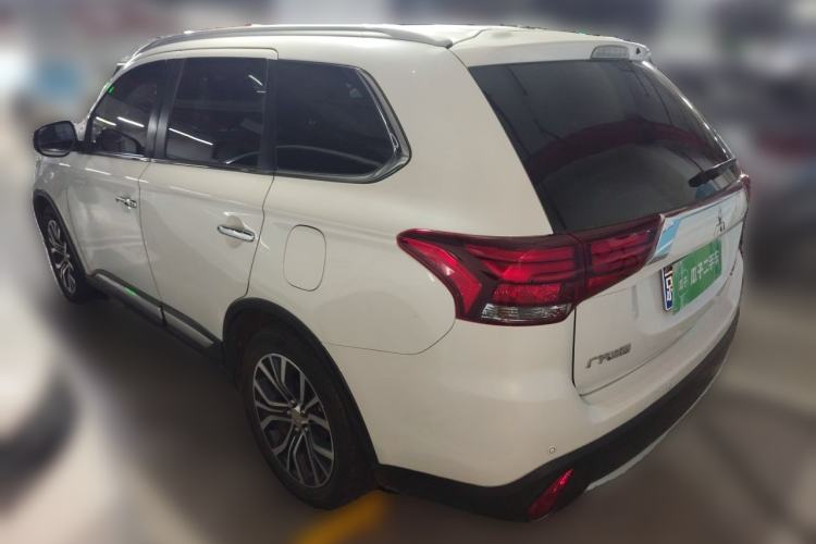 Used Mitsubishi Outlander 2016 2.4L 4x4 Elite Edition 5 Seats Rear Left 45 Deg