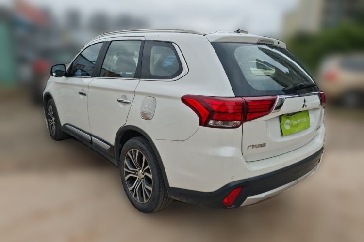 Used Mitsubishi Outlander 2016 2.4L 4x4 Elite Edition 5 Seats Rear Left 45 Deg