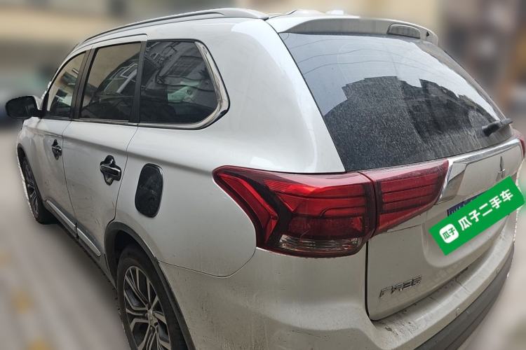 Used Mitsubishi Outlander 2016 2.4L 4x4 Elite Edition 5 Seats Rear Left 45 Deg