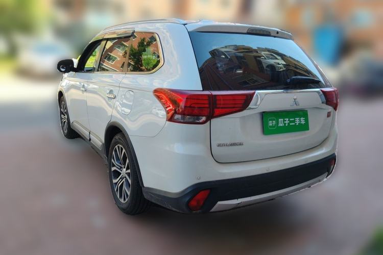 Used Mitsubishi Outlander 2016 2.4L 4x4 Elite Edition 5 Seats Rear Left 45 Deg