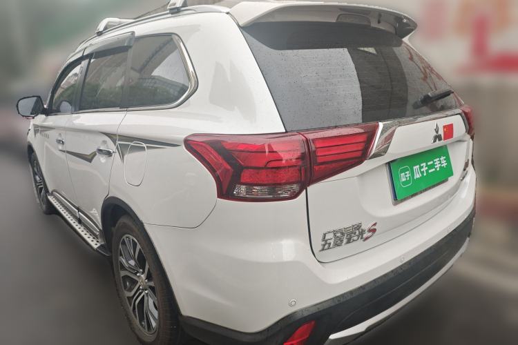 Used Mitsubishi Outlander 2016 2.4L 4x4 Elite Edition 5 Seats Rear Left 45 Deg