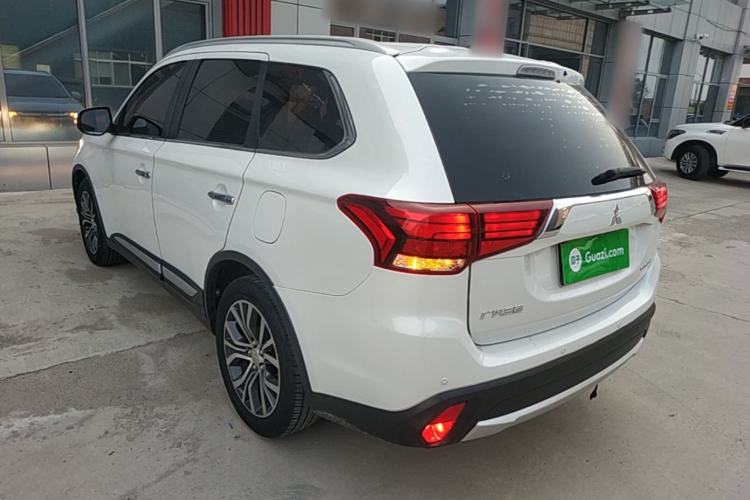Used Mitsubishi Outlander 2016 2.4L 4x4 Elite Edition 5 Seats Rear Left 45 Deg