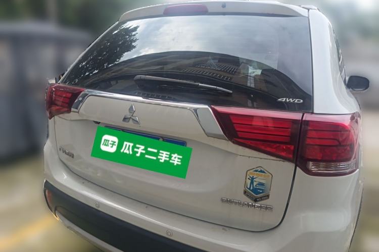 Used Mitsubishi Outlander 2016 2.4L 4x4 Elite Edition 5 Seats Rear