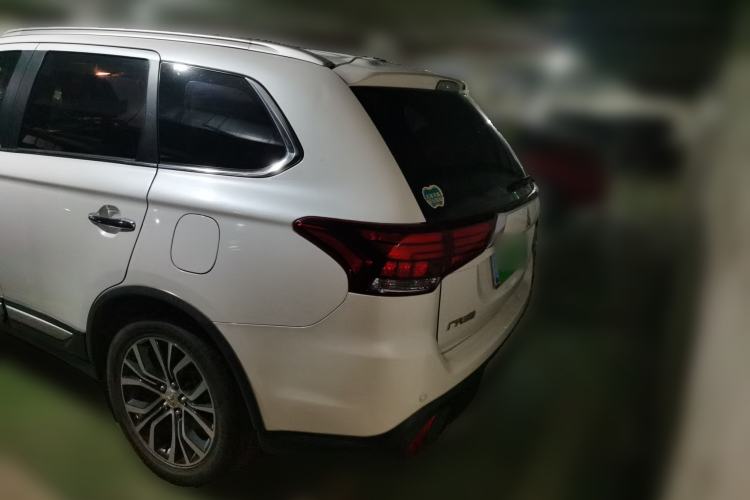Used Mitsubishi Outlander 2016 2.4L 4x4 Elite Edition 5 Seats Rear