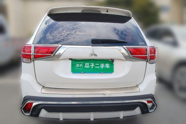 Used Mitsubishi Outlander 2016 2.4L 4x4 Luxury Edition 7-Seater Rear