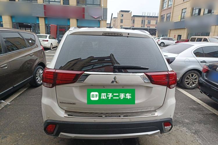 Used Mitsubishi Outlander 2016 2.4L 4x4 Elite Edition 5 Seats Rear