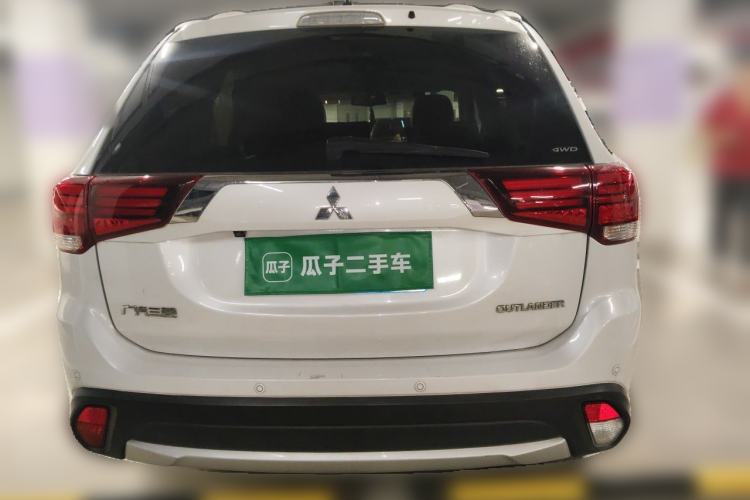 Used Mitsubishi Outlander 2016 2.4L 4x4 Luxury Edition 7-Seater Rear