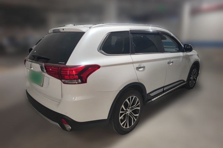 Used Mitsubishi Outlander 2016 2.4L 4x4 Elite Edition 5 Seats Rear Right 45 Deg